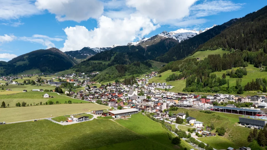 Drohnen aufname von Disentis/Muster